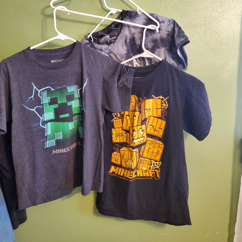 Mine craft Halloween shirt plus 2 bonus shirts